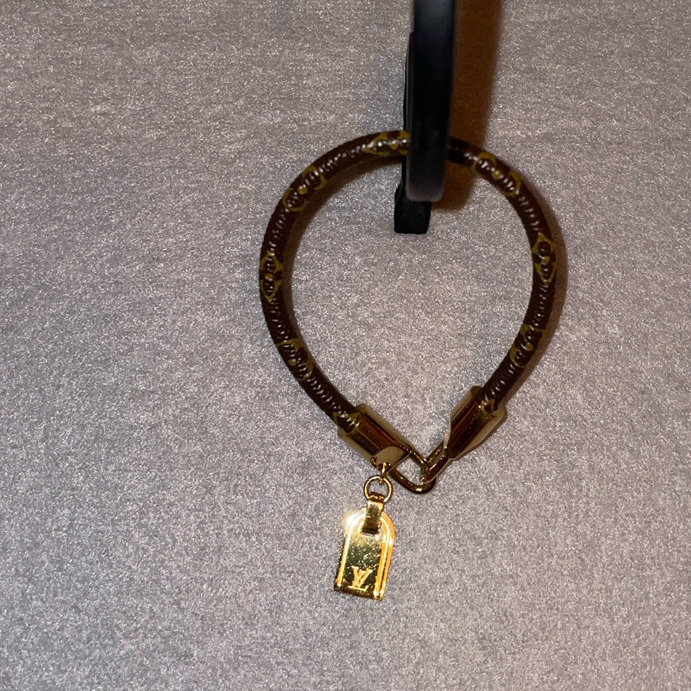 LV Monogram Bracelet Jewelry AV Show Louis Vuitton Bracelet - Picture 12 of 15